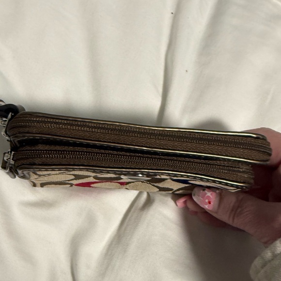 Coach RARE Y2K Poppy Brown and Multicolor embroidered double zip wristlet!